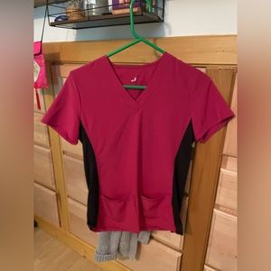 Fitted and slimming scrub top